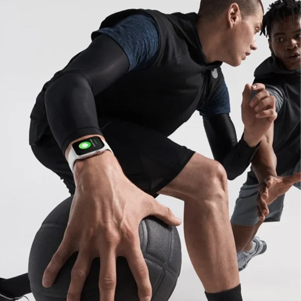 Apple Watch Series 4؛ ساعت هوشمند با طراحی بازطراحی‌شده، نمایشگر بزرگ‌تر و امکانات پیشرفته سلامت، مناسب برای کاربران فعال و علاقه‌مندان به فناوری.
