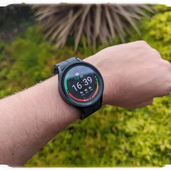 Samsung Galaxy Watch5 Pro؛ ساعت هوشمند مقاوم با طراحی ممتاز، عمر باتری طولانی و قابلیت‌های پیشرفته برای ماجراجویان و ورزشکاران حرفه‌ای.