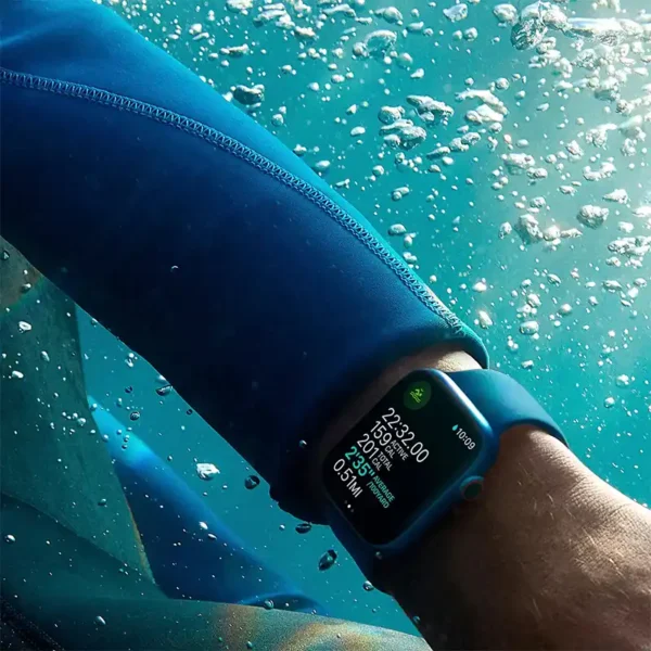 Apple Watch Series 7؛ ساعت هوشمند با نمایشگر بزرگ‌تر، شارژ سریع‌تر و طراحی مقاوم‌تر، مناسب برای کاربران فعال و علاقه‌مندان به سلامت و تناسب اندام.